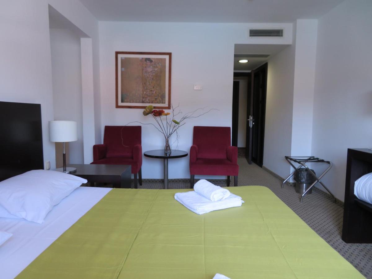Hotel International Раб Екстер'єр фото
