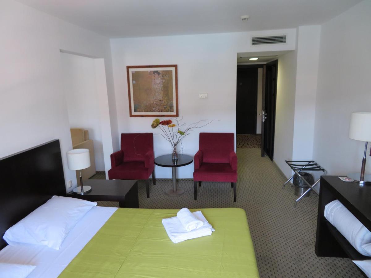 Hotel International Раб Екстер'єр фото