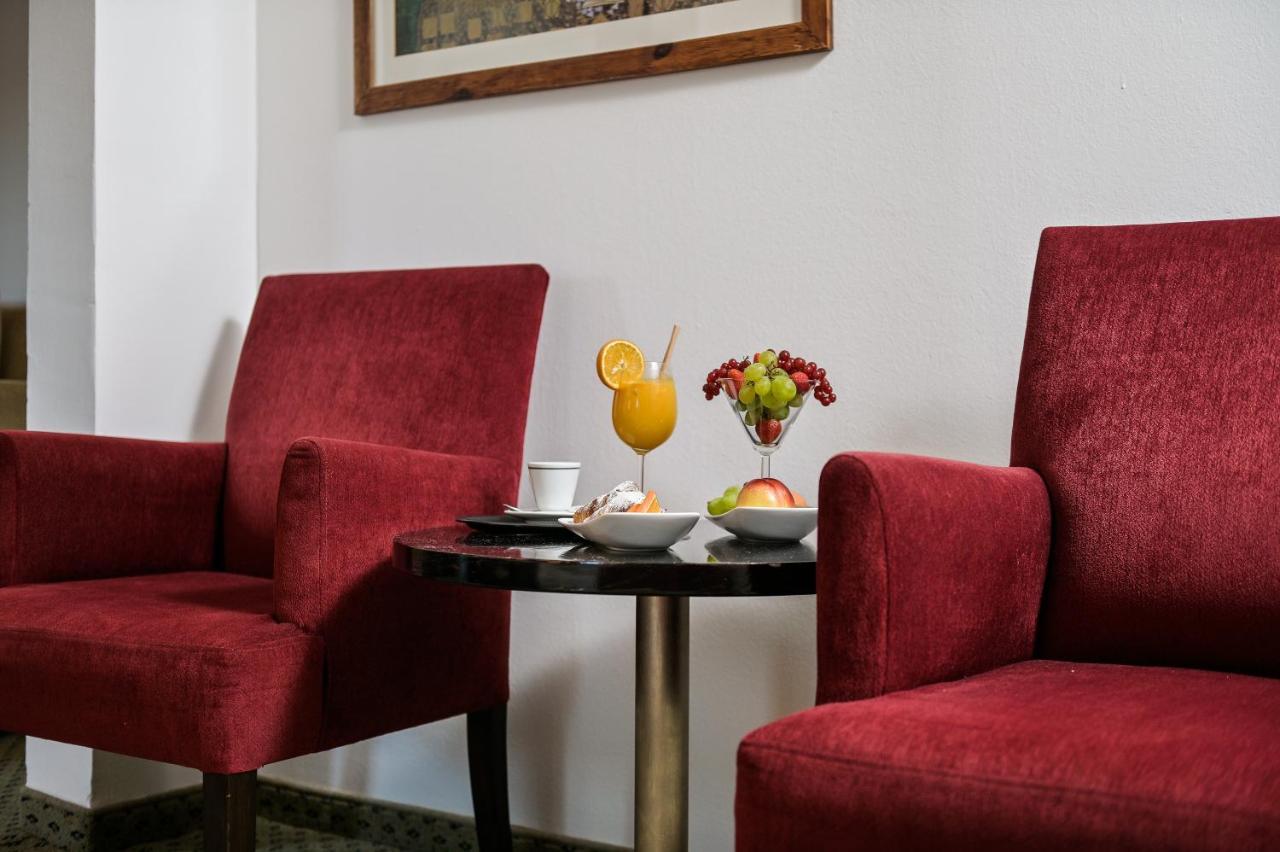 Hotel International Раб Екстер'єр фото