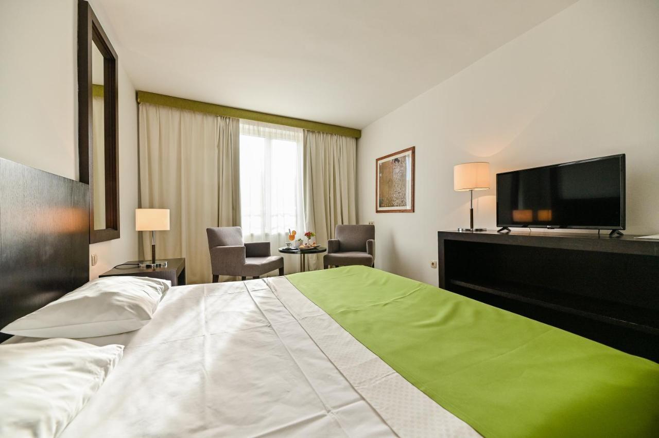 Hotel International Раб Екстер'єр фото