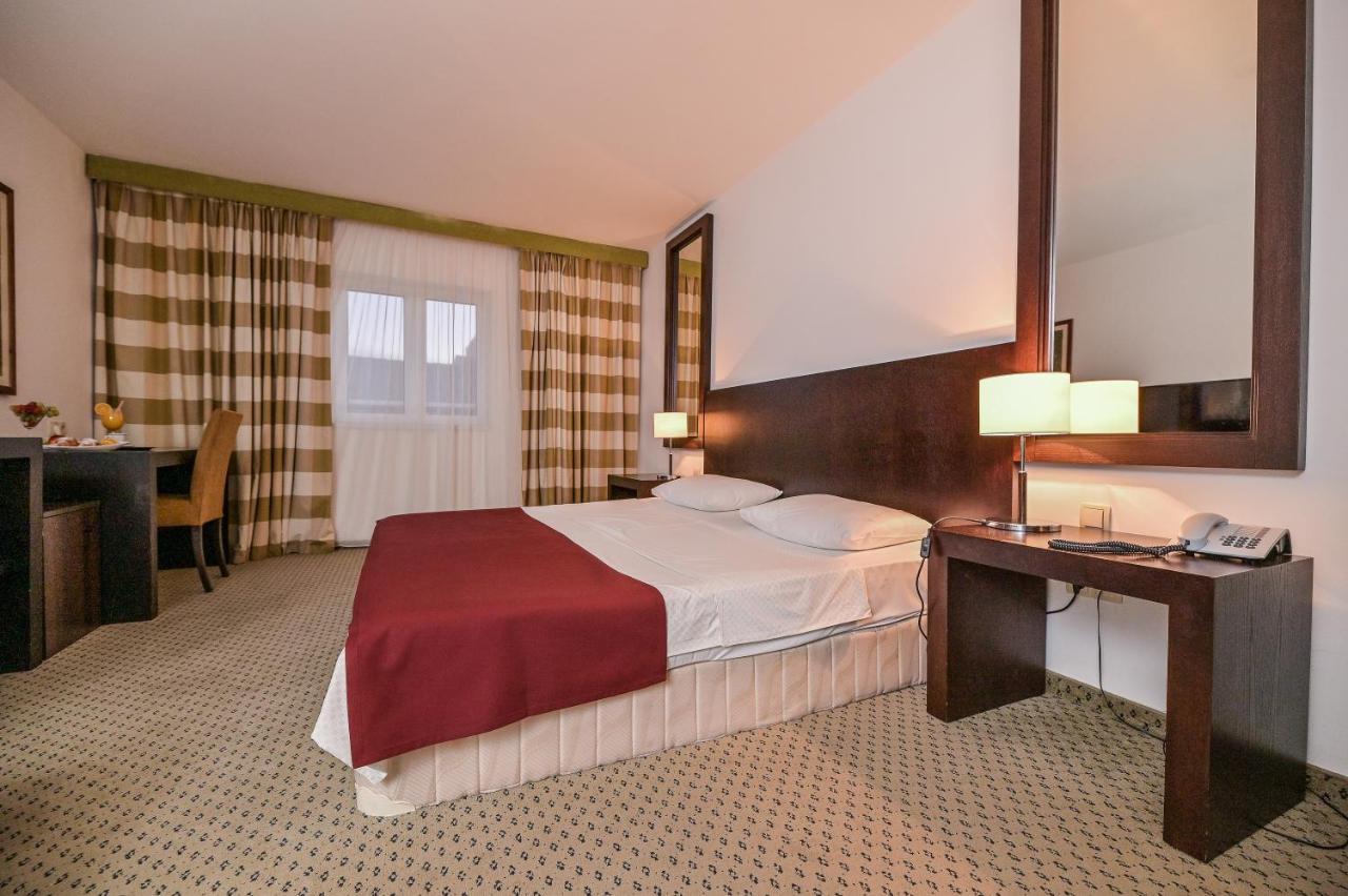 Hotel International Раб Екстер'єр фото