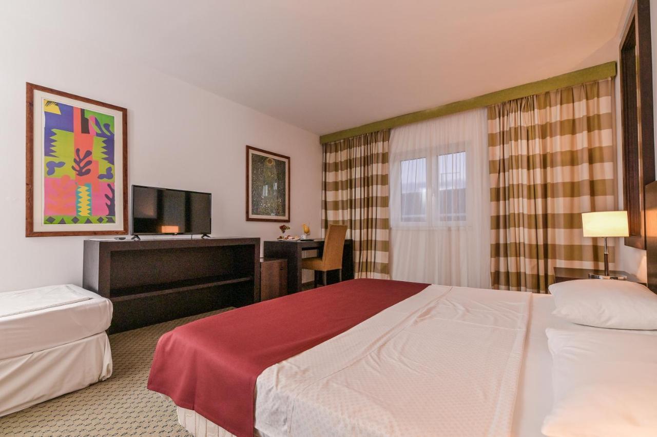 Hotel International Раб Екстер'єр фото