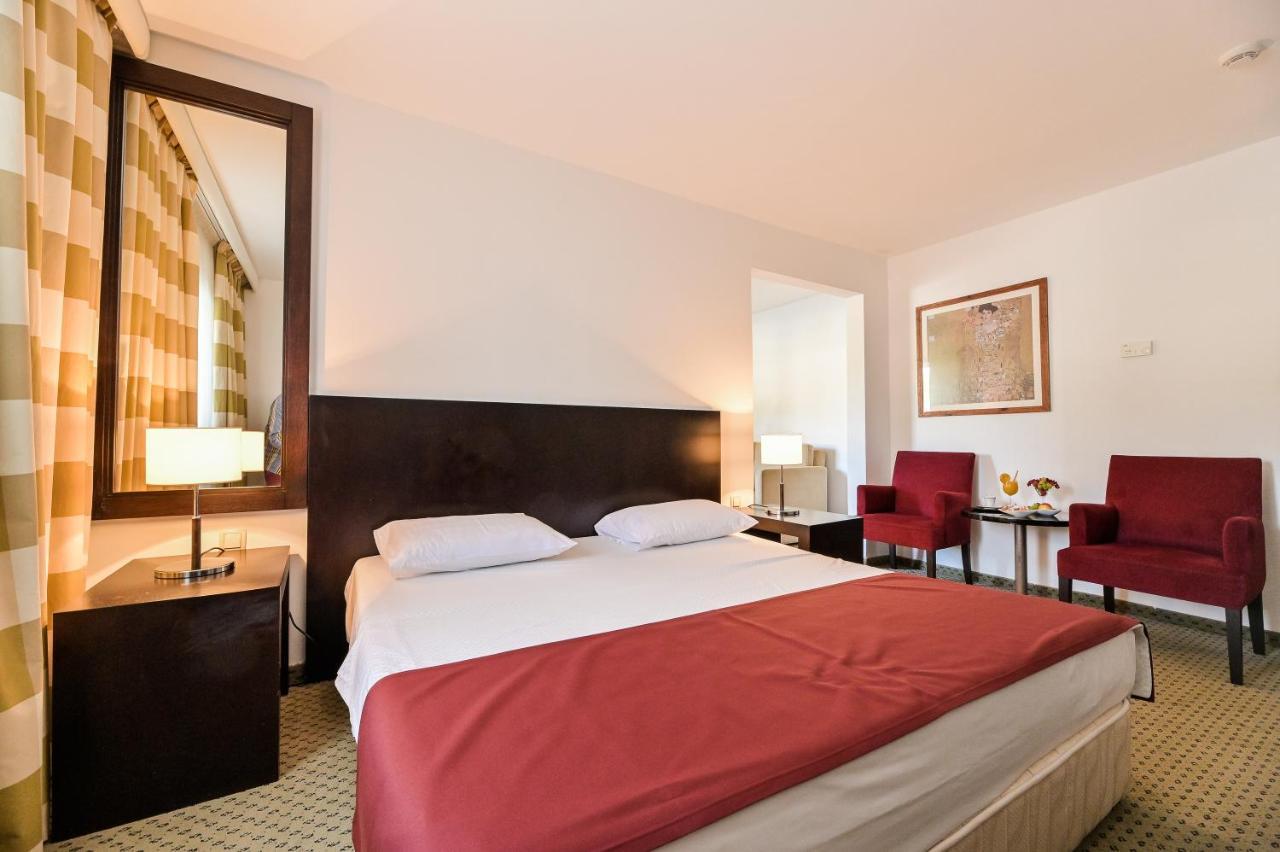 Hotel International Раб Екстер'єр фото
