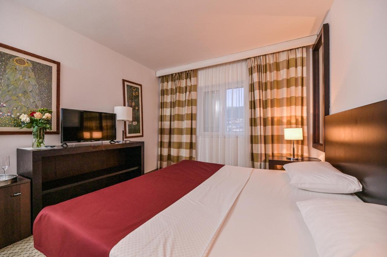 Hotel International Раб Екстер'єр фото