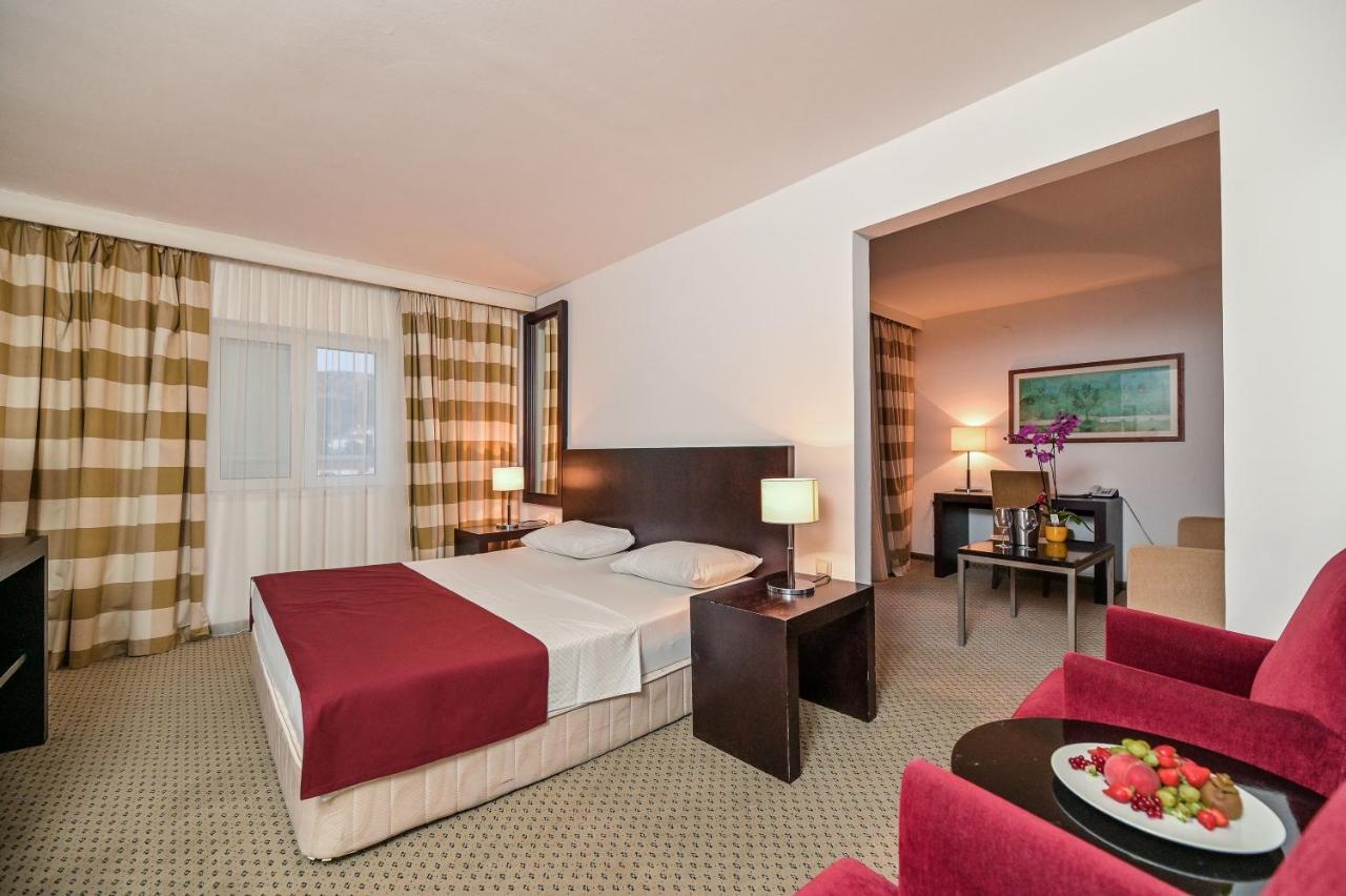 Hotel International Раб Екстер'єр фото